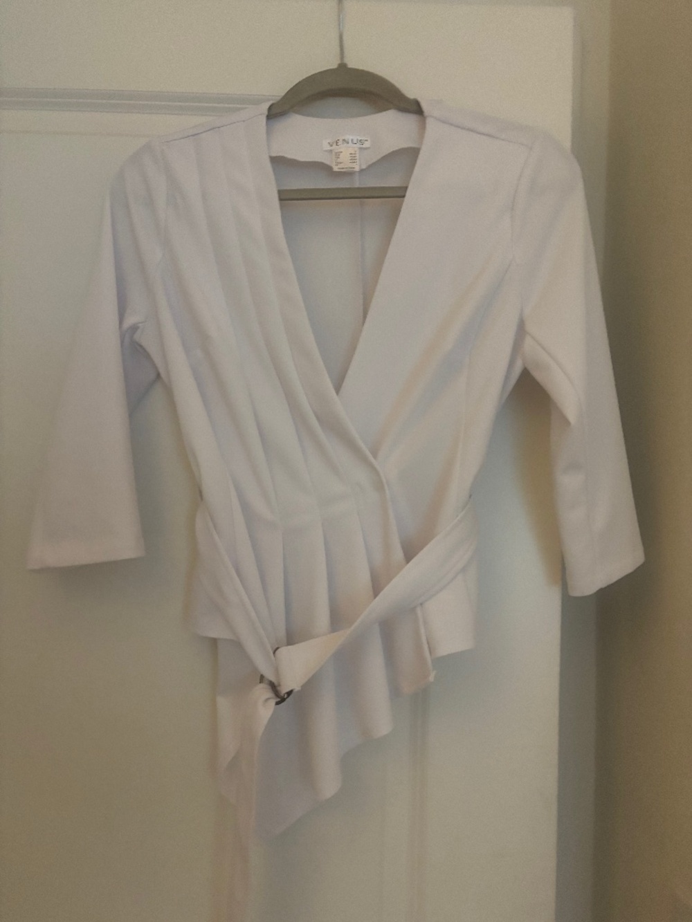 VERY CLASSY WHITE A SYMETRICAL  SHIRT (S)